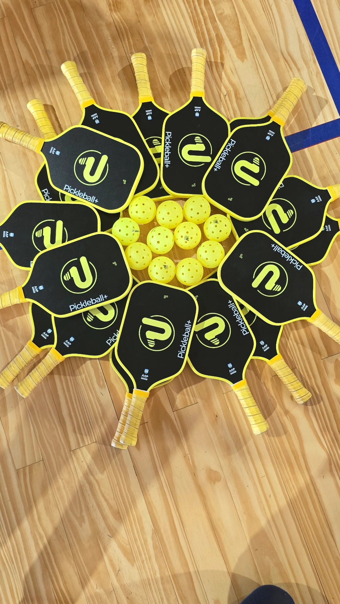 Cómo son las pelotas de pickleball (y en qué se diferencian indoor vs outdoor)