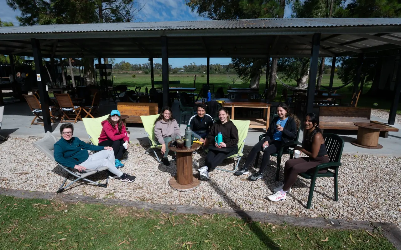 Equipo en una jornada de pickleball al aire libre
